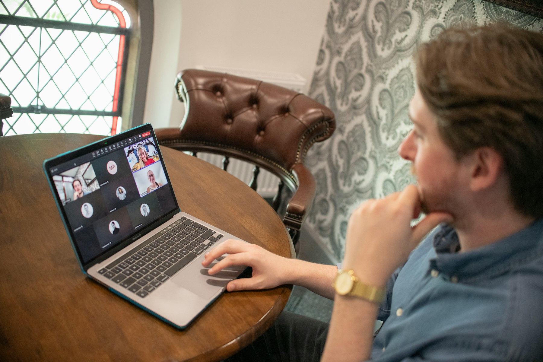Sessione di supporto in videocall con il team Hybrido